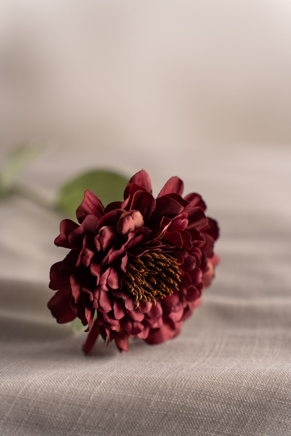 Konstgjord röd Zinnia 58cm