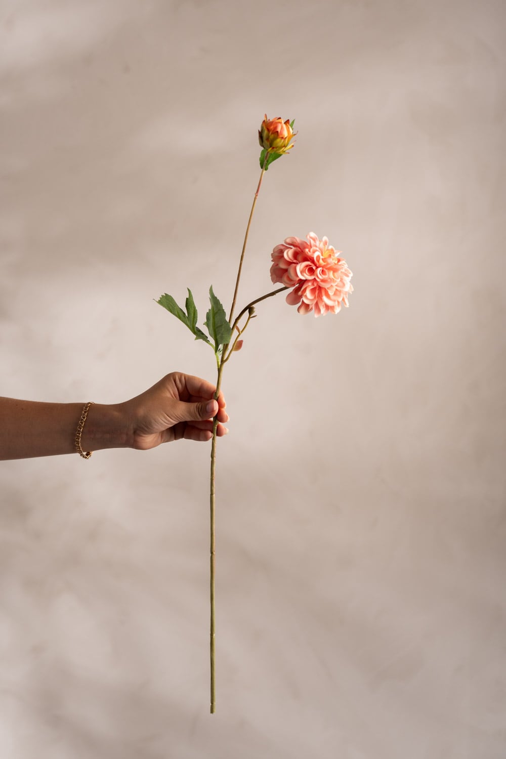 Konstgjord aprikosfärgad Dahlia 66cm