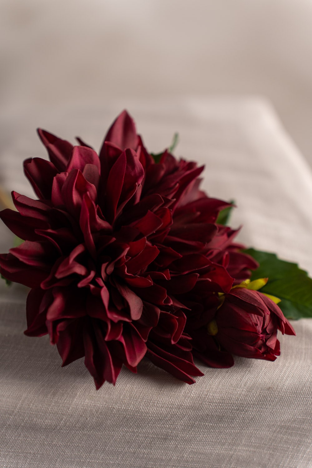 Konstgjord burgundy Dahlia 70cm