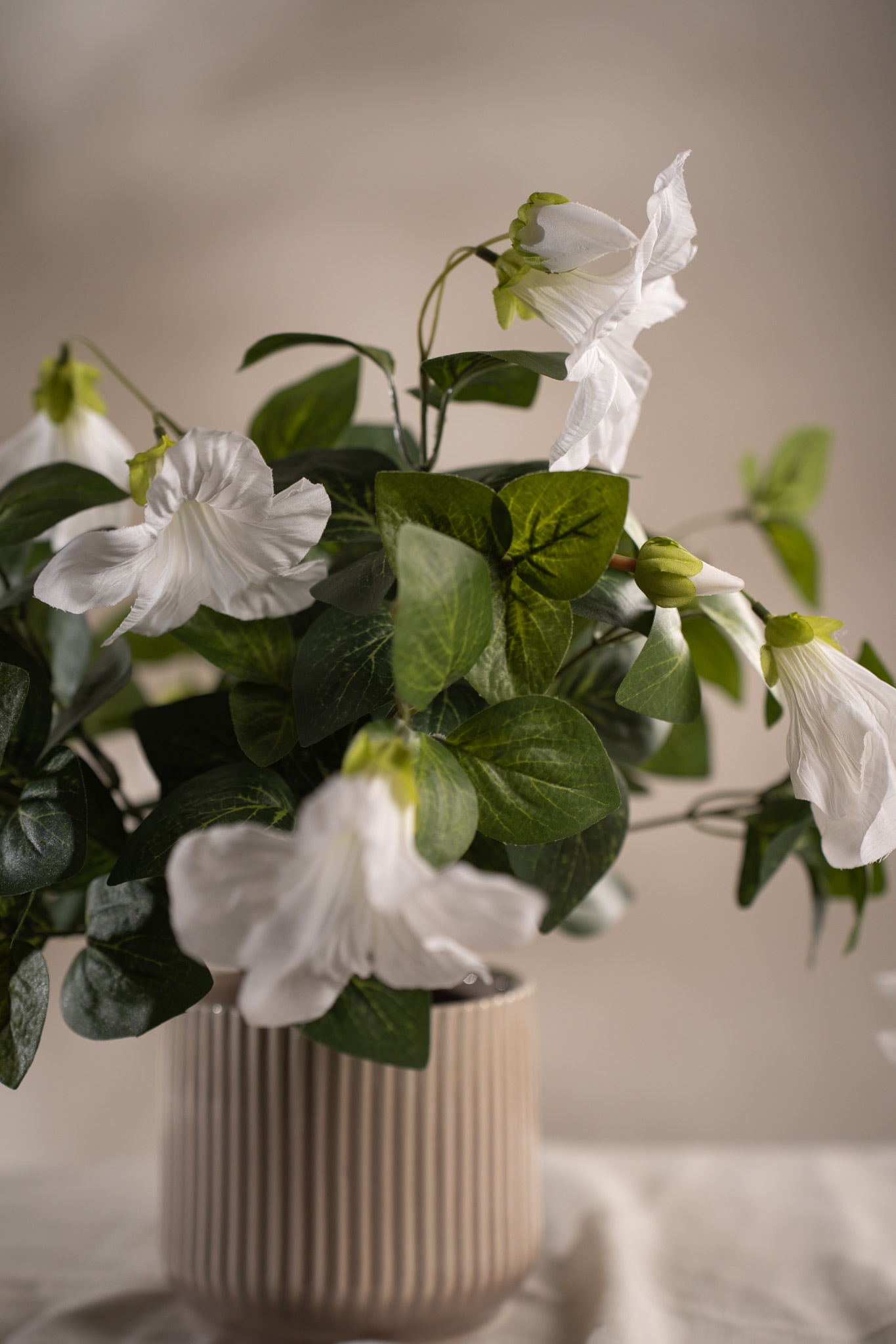 Konstgjord vit Petunia 30cm