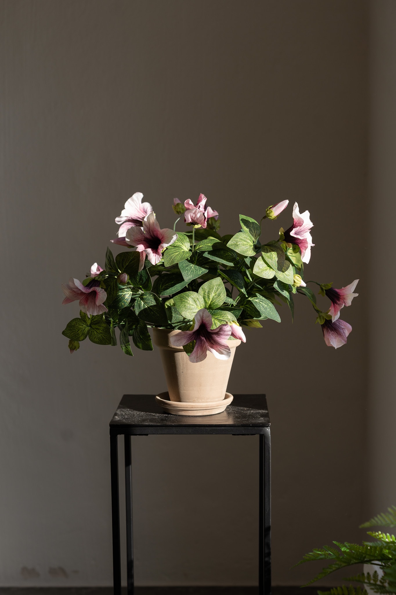 Konstgjord lila Petunia 30cm