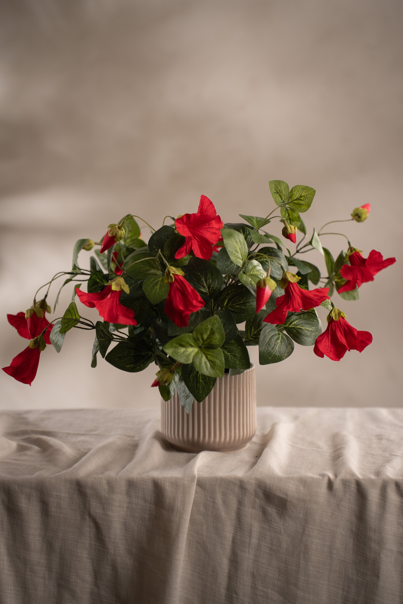 Konstgjord röd Petunia 30cm