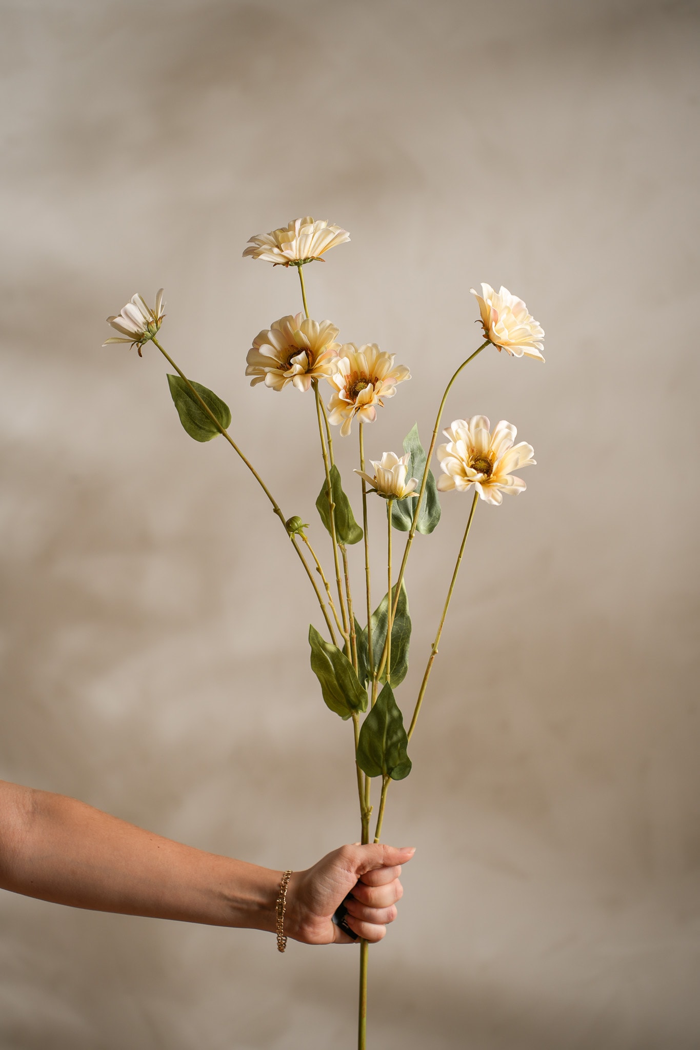 Konstgjord cremefärgad Zinnia 90cm
