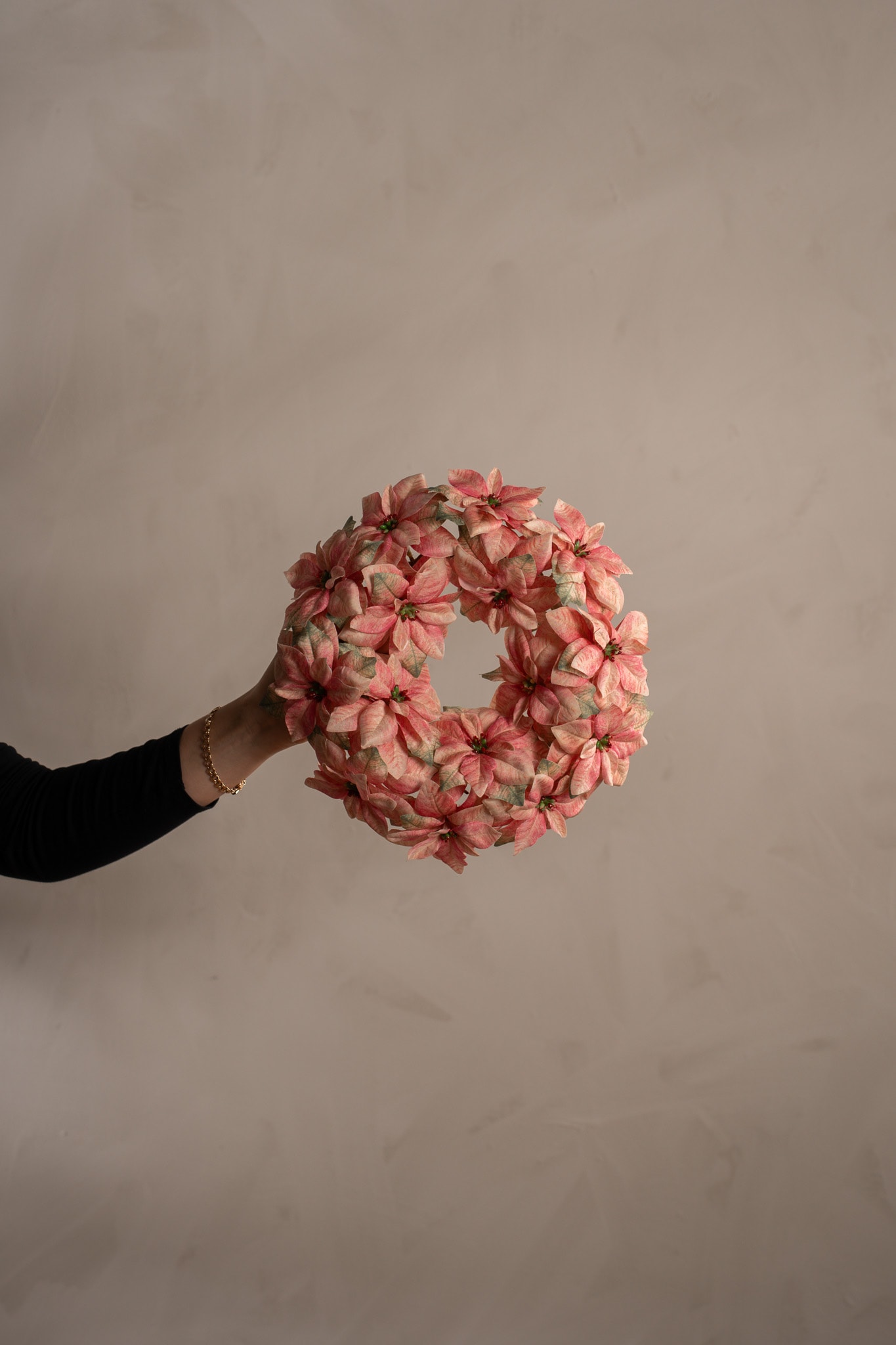 Konstgjord rosa Julstjärnekrans Ø30cm