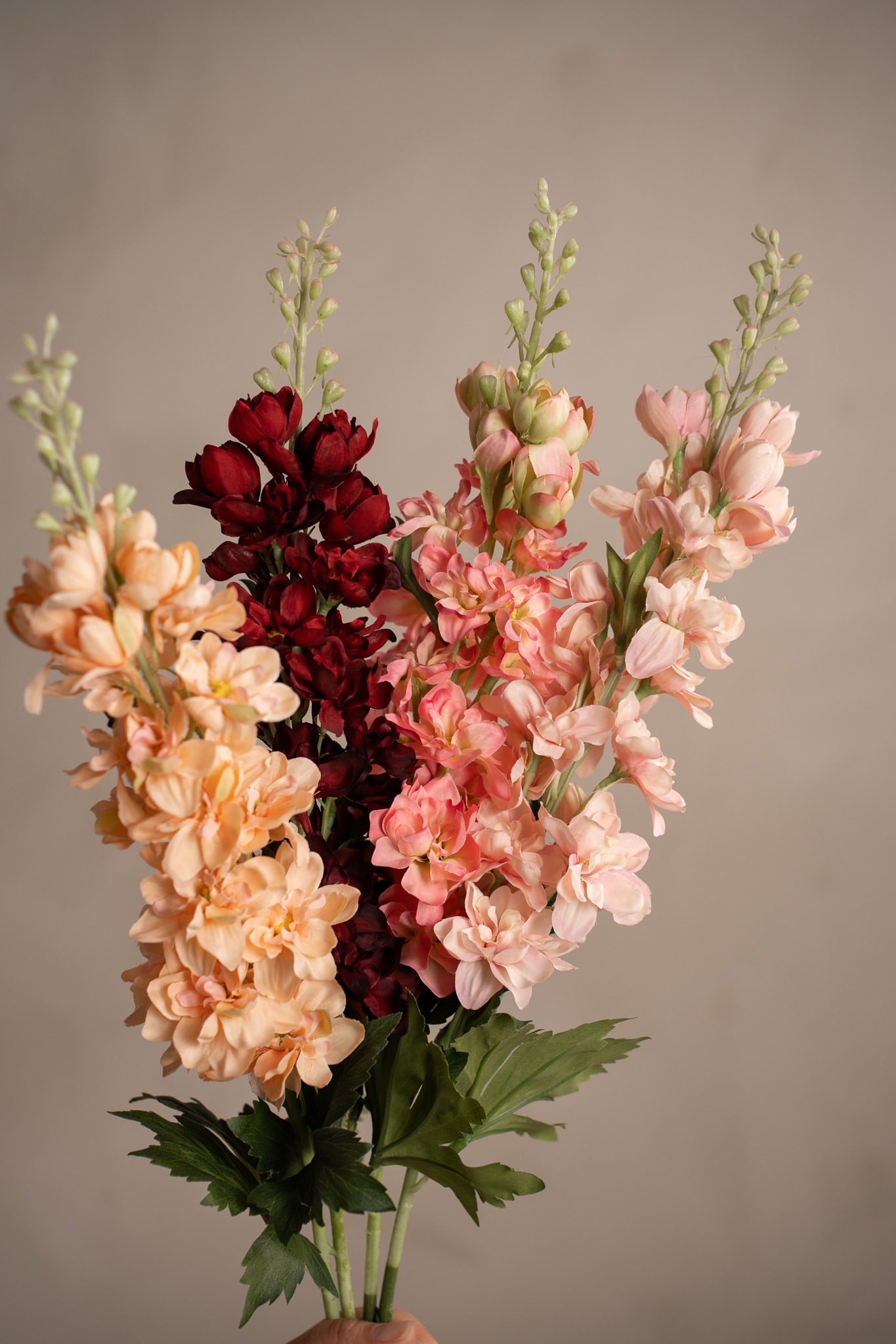 Konstgjord persikofärgad Delphinium 75cm