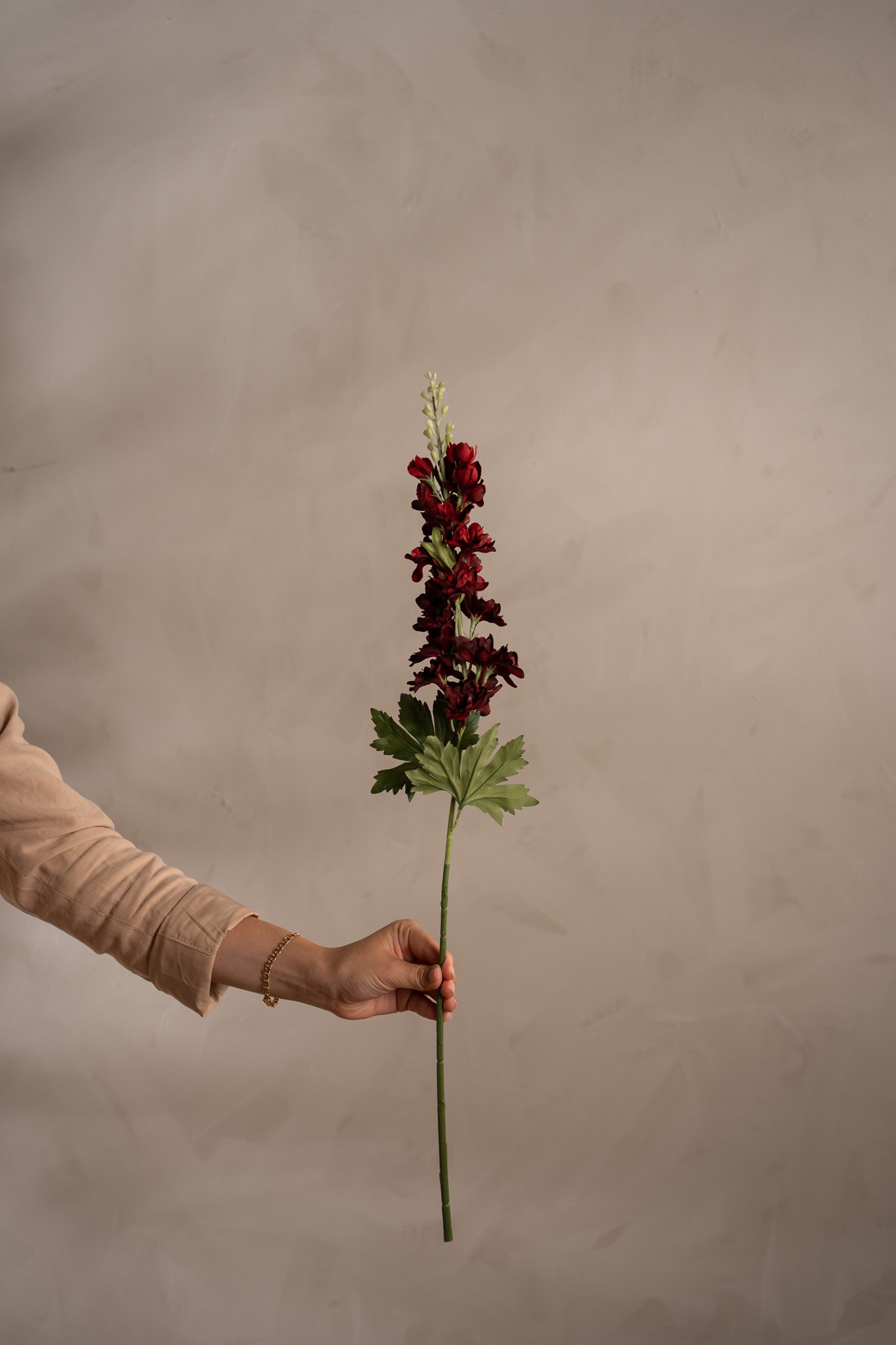 Konstgjord burgundy Delphinium 75cm