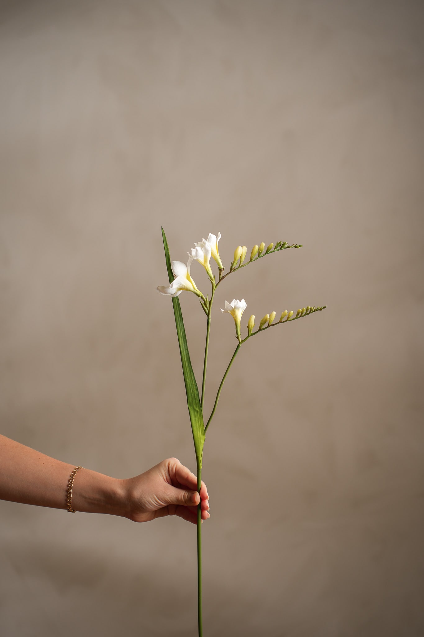 Konstgjord vit Freesia 60cm