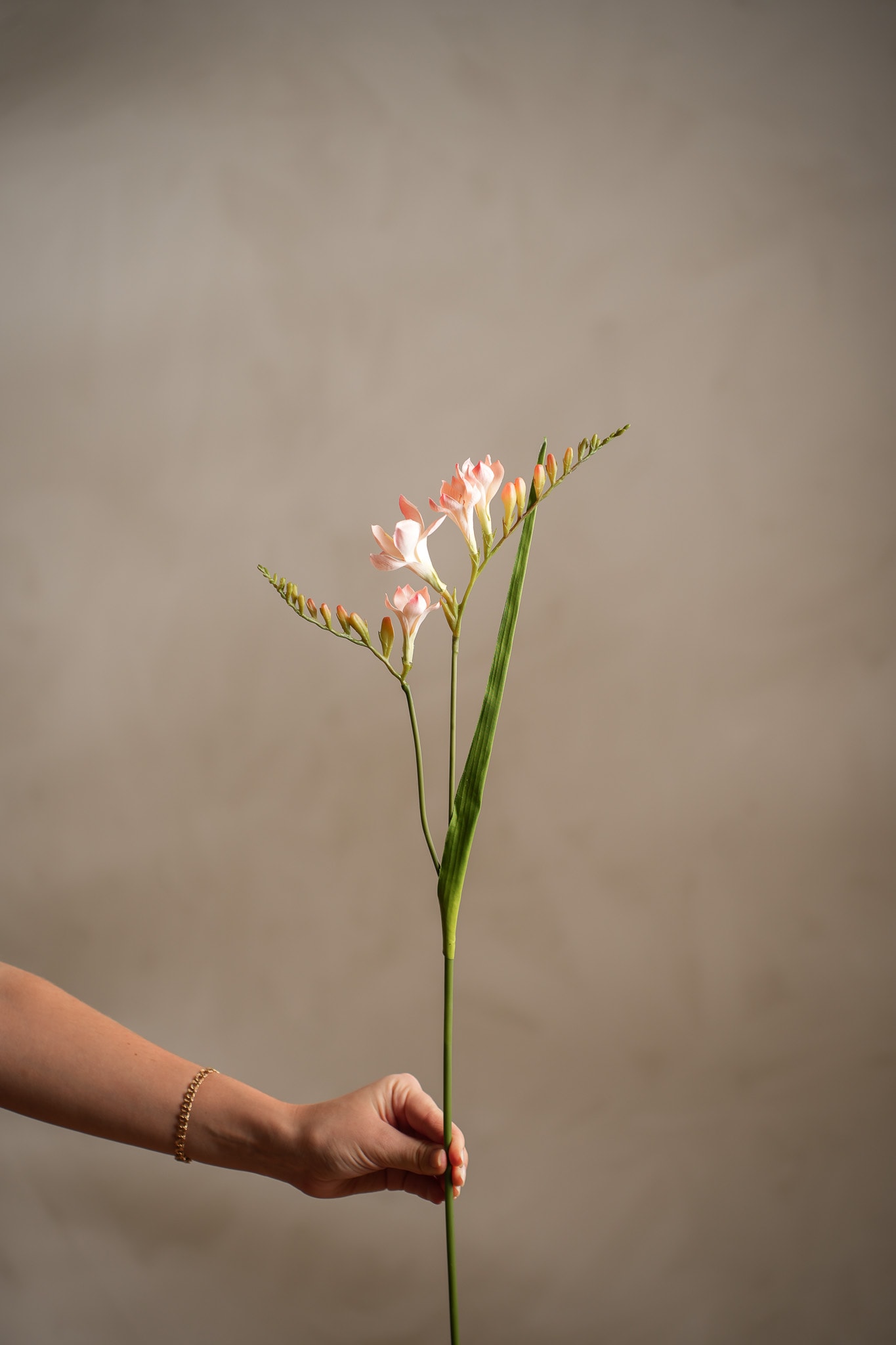 Konstgjord rosa Freesia 60cm