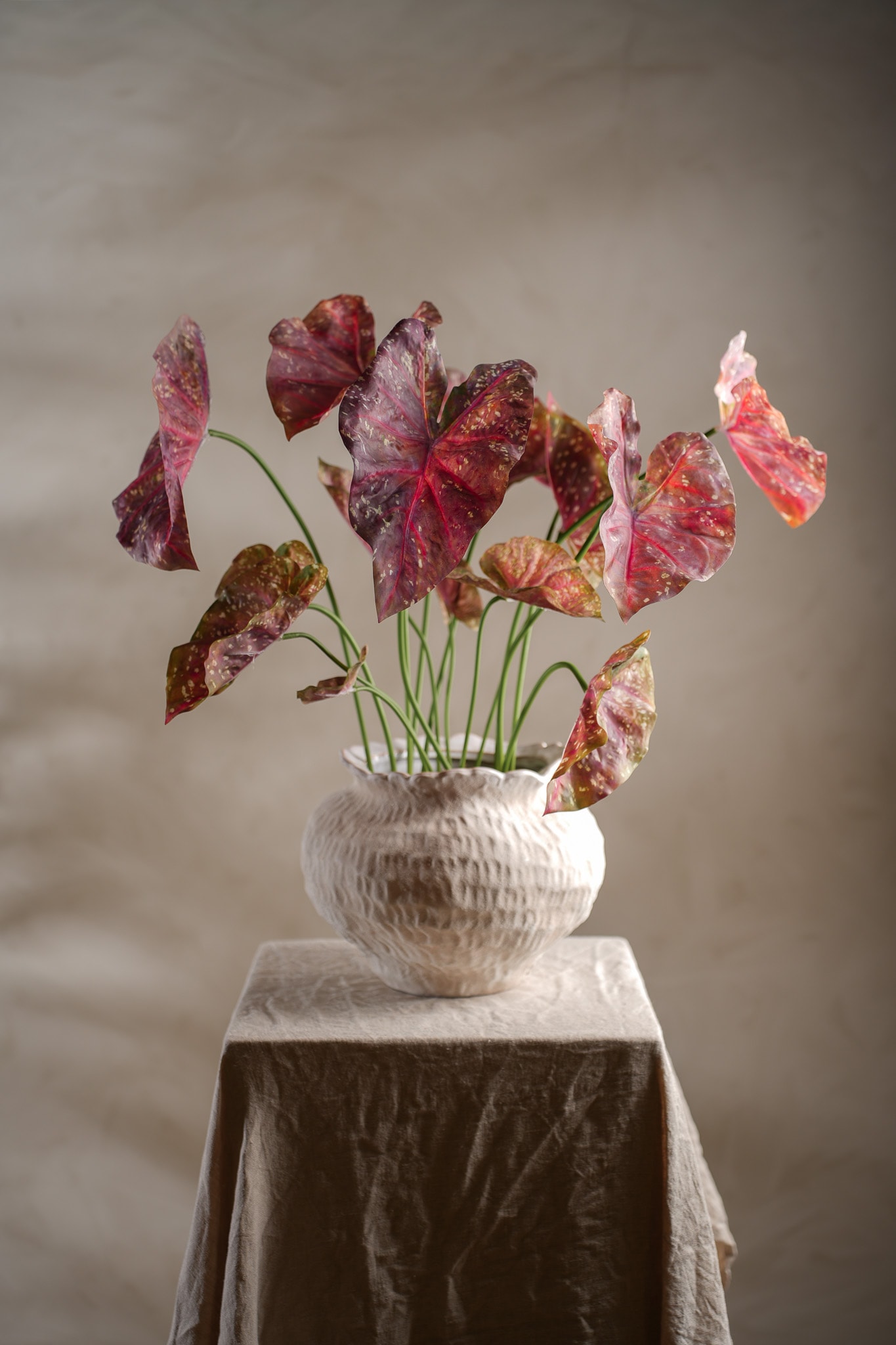 Konstgjord burgundy Caladium 75cm